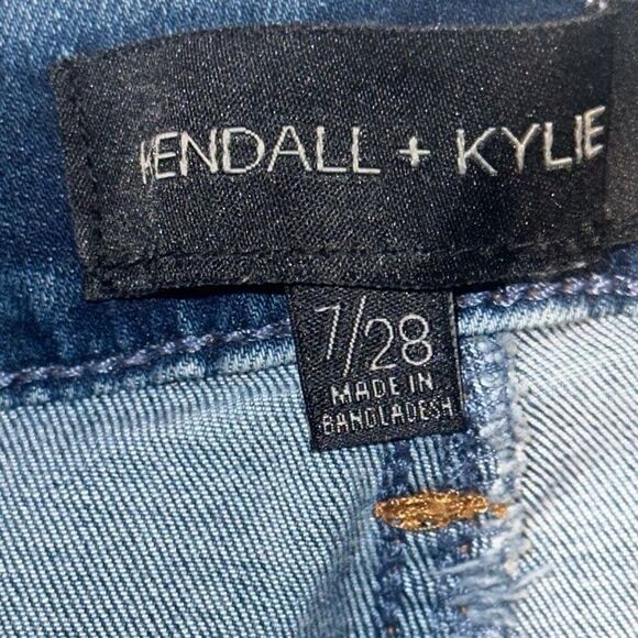 Kendall and Kylie ladies size 7/28 Jeans - Picture 4 of 12